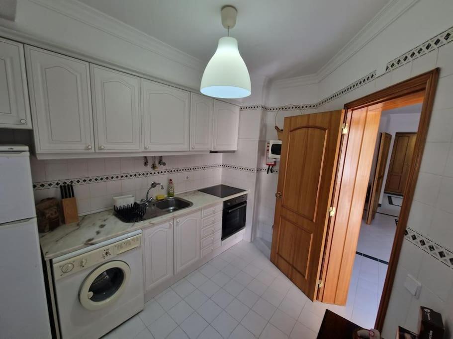 Charming Beachside Apartment- The Perfect Getaway! Albufeira Eksteriør bilde