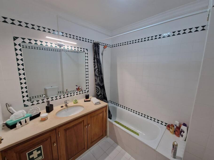 Charming Beachside Apartment- The Perfect Getaway! Albufeira Eksteriør bilde